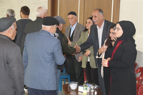 Siirt Belediyesi Eş Başkanları Siirt Halkıyla Bayramlaştı.