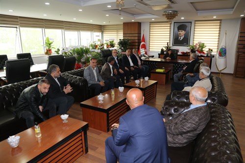 Ak Parti Belediye Meclis Üyeleri Belediye Eş Başkanları Sofya Alağaş ve Mehmet Kaysi’yi makamında ziyaret etti