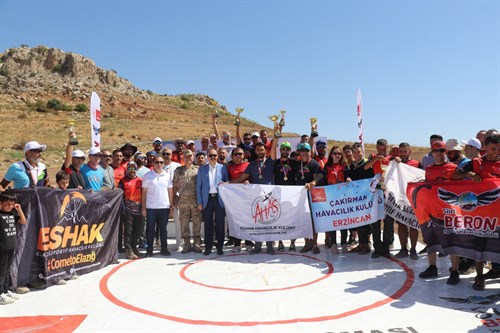 SİİRT'TE TÜRKİYE YAMAÇ PARAŞÜTÜ HEDEF ŞAMPİYONASI 2. ETAP YARIŞMASI SONA ERDİ