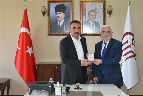VALİ / BELEDİYE BAŞKAN V. HACIBEKTAŞOĞLU’NDAN, DİYANET VAKFINA KURBAN BAĞIŞI