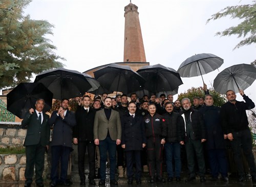 VALİ VE BELEDİYE BAŞKAN V. KIZILKAYA TÜRKİYE'NİN İLK ASTRONOTU ALPER GEZERAVCI İLE BİRLİKTE " TİLLO GÜNEŞ HADİSESİ" ETKİNLİK PROGRAMINA KATILDI