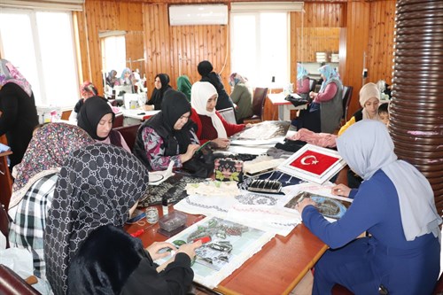 SİİRT BELEDİYESİ'NİN AÇTIĞI ÜCRETSİZ KURSLARA YOĞUN İLGİ